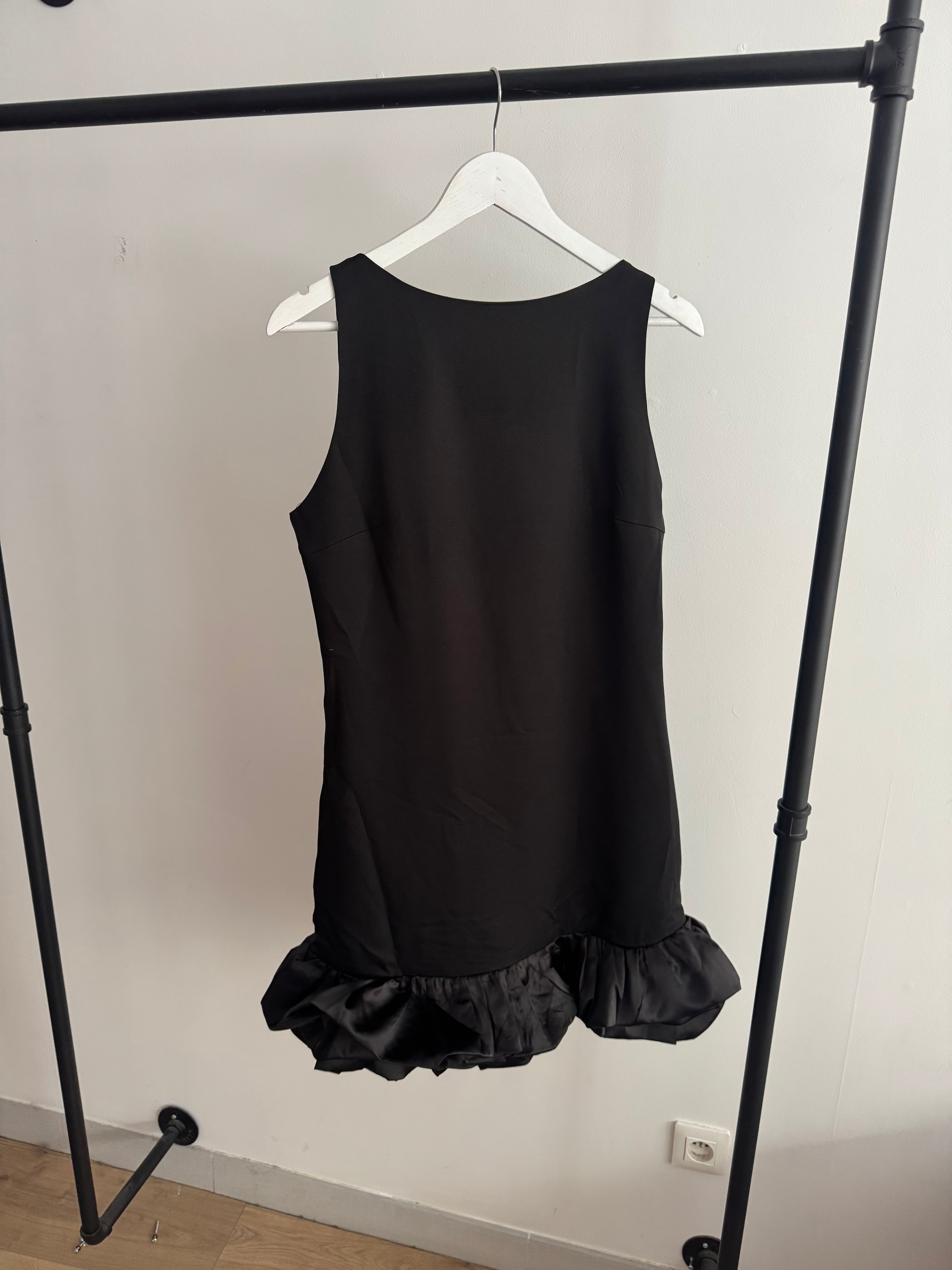 Robe Femme Boule Satin Dos Ouvert - Glamour Sophistiqué