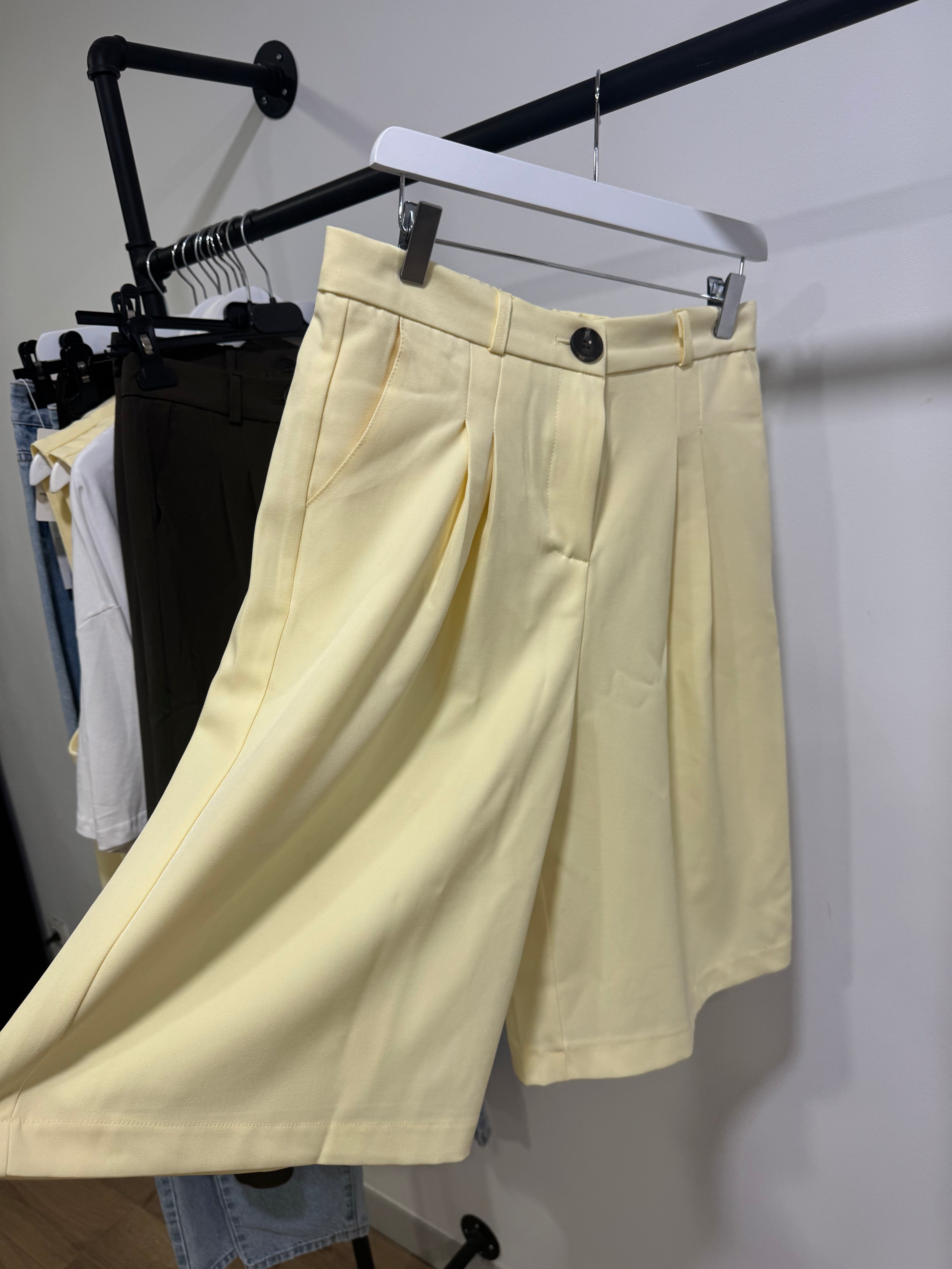 Bermuda jaune