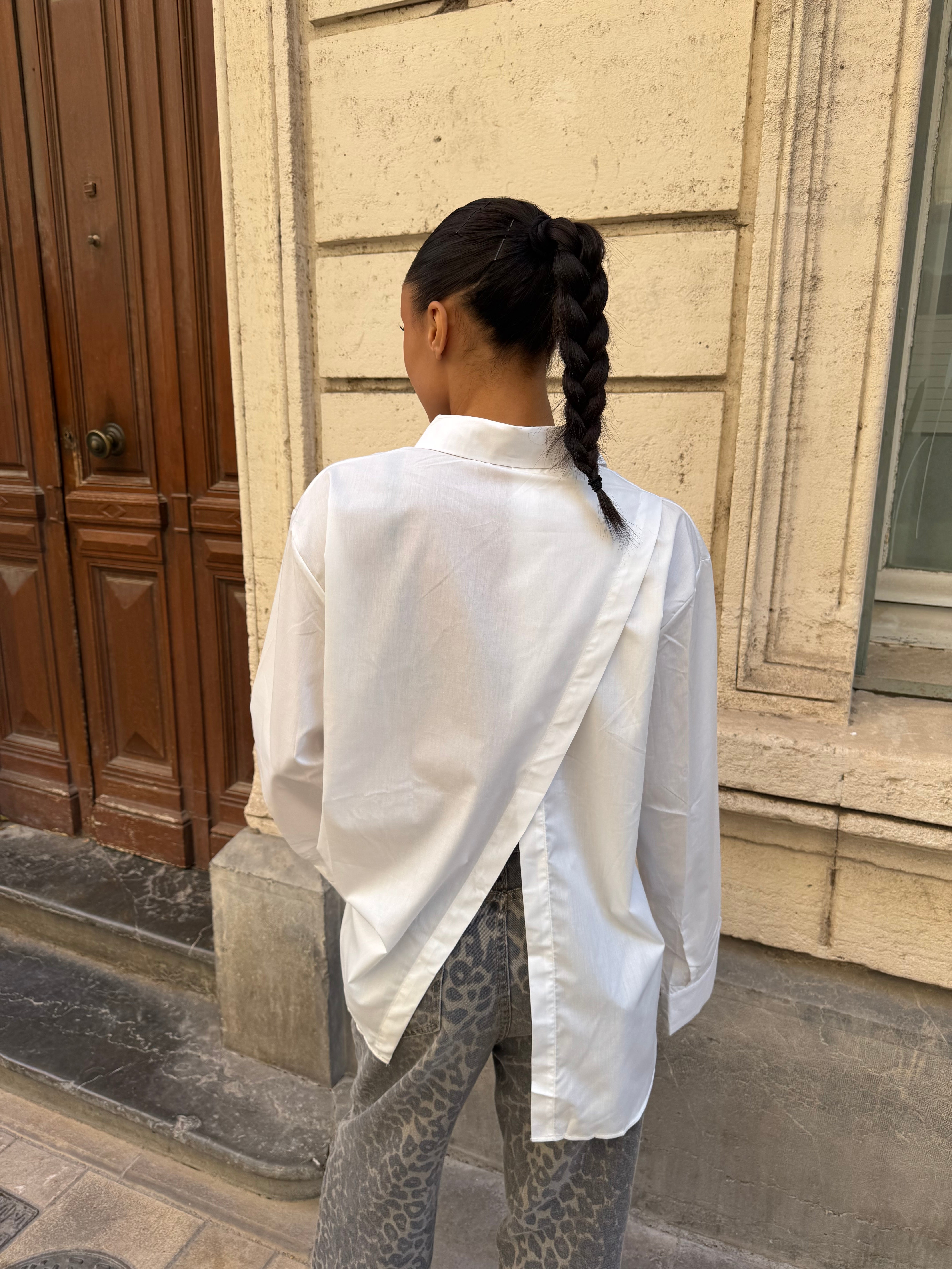 Chemise avec ouverture au dos