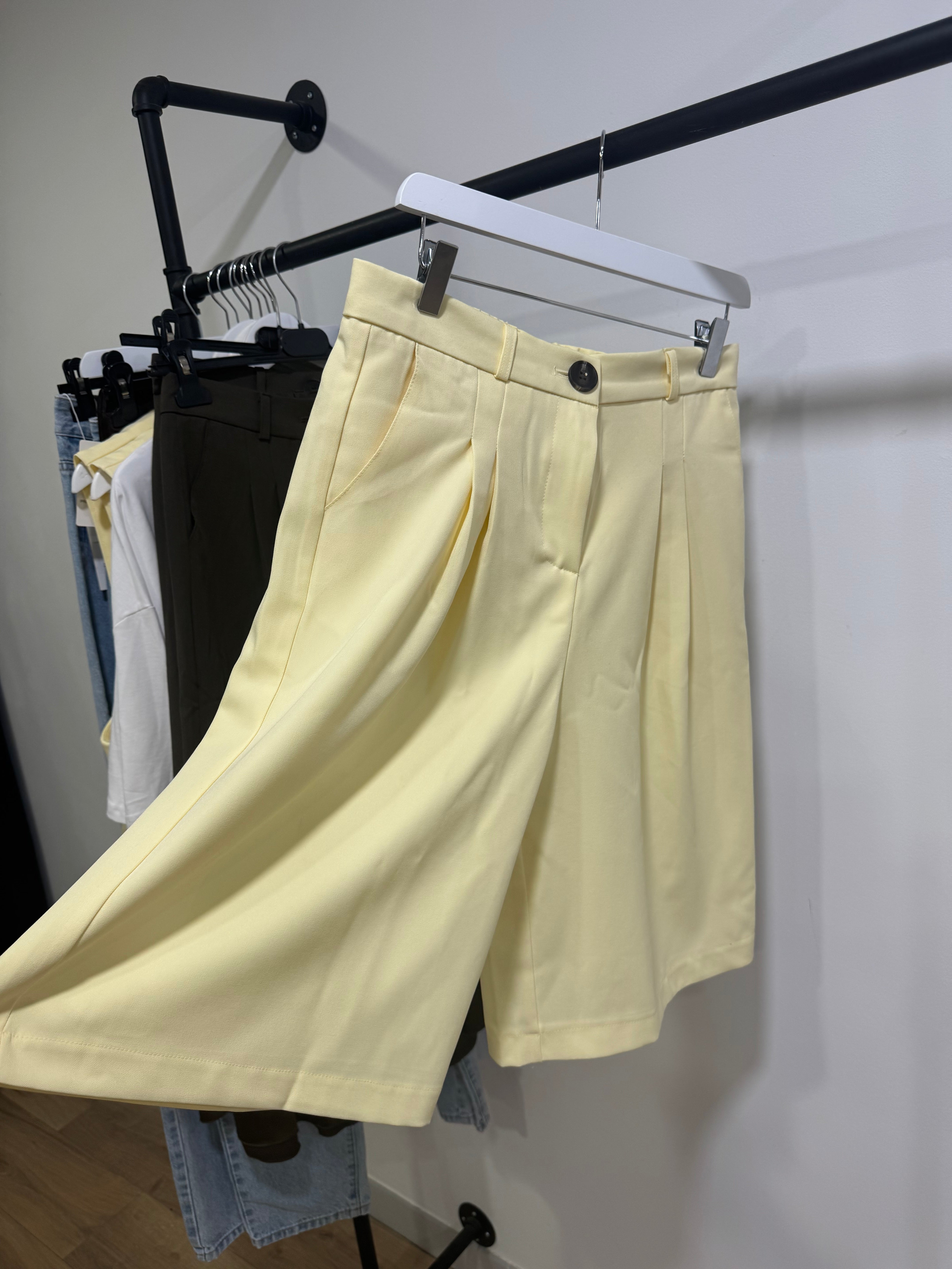 Bermuda jaune