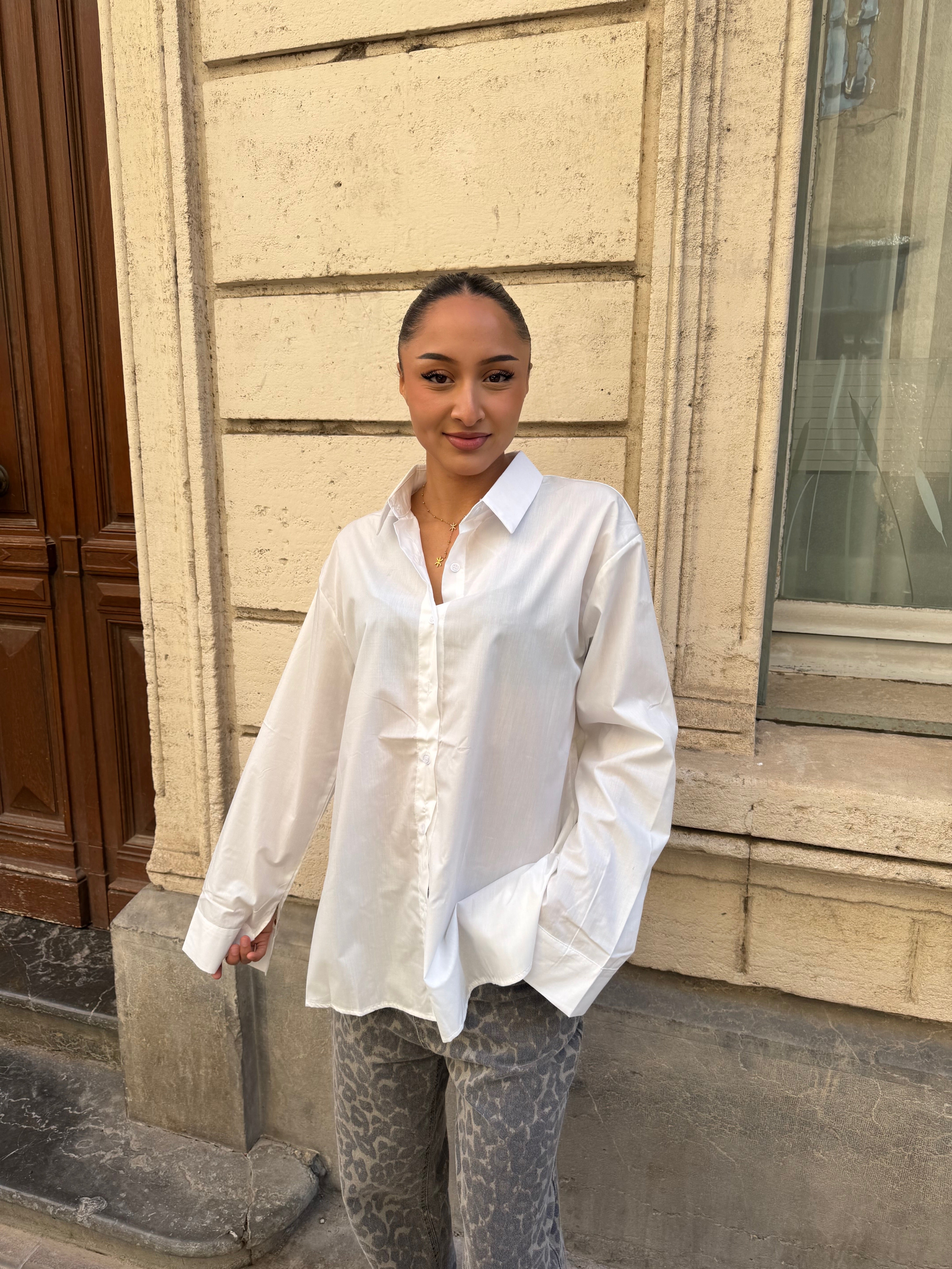 Chemise avec ouverture au dos